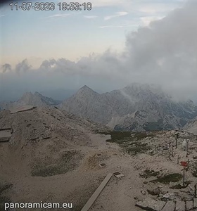 Triglavski dom na Kredarici (2515 m)