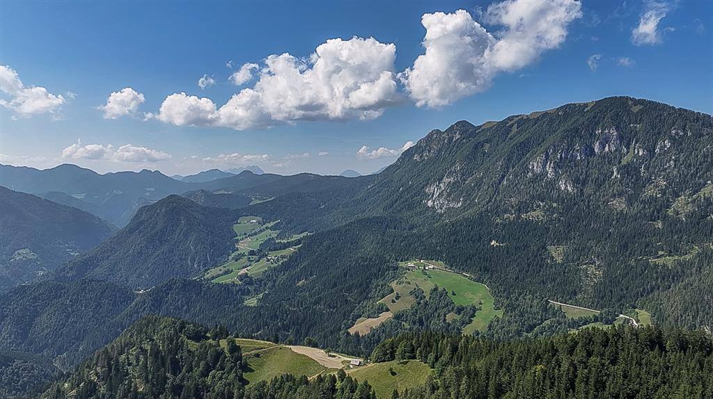 Solčavska panoramska cesta - Izletniška kmetija Bukovec (1327 m)