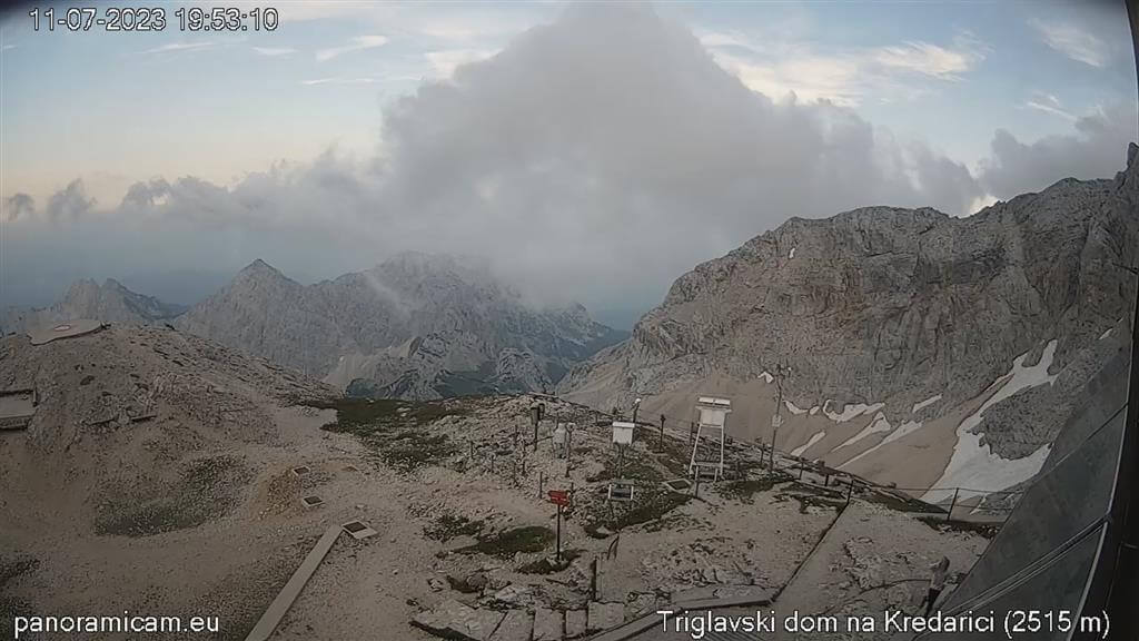 Triglavski dom na Kredarici (2515 m)