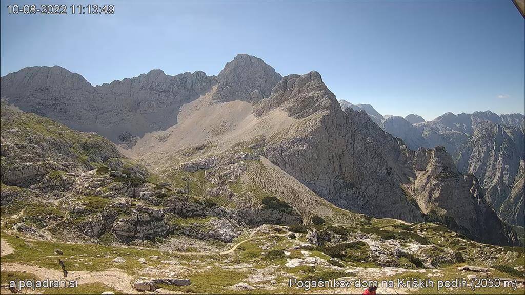 Pogačnikov dom na Kriških podih (2050 m)