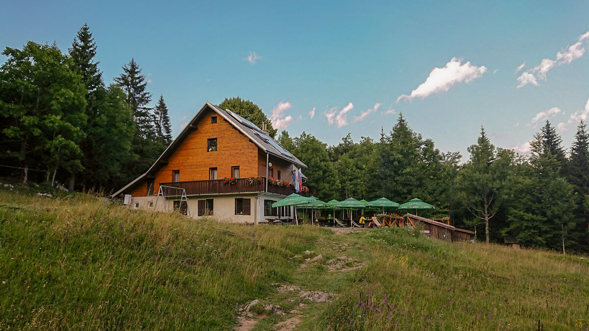 Dom na Vogarju (1054 m)