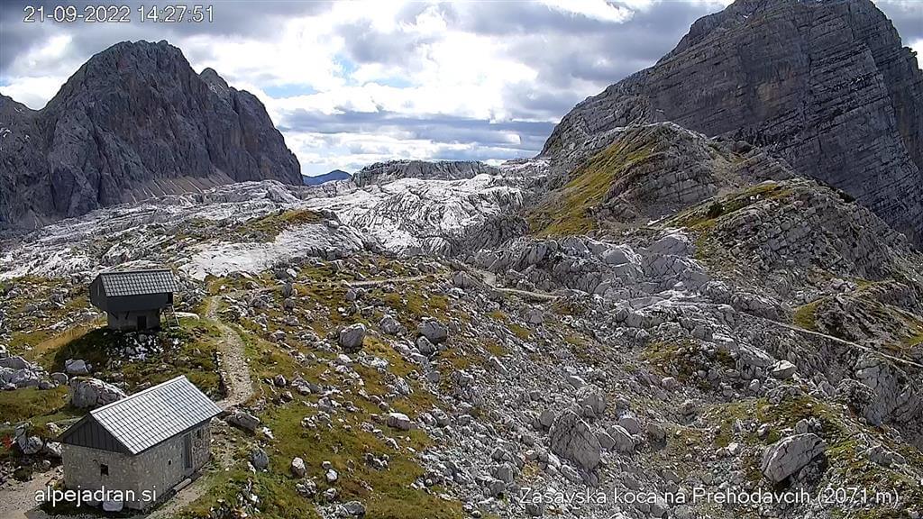 Zasavska koča na Prehodavcih (2071 m)
